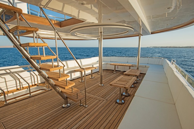 Where Can Someone Find a Place to Install Teak Flooring on a Boat in the US