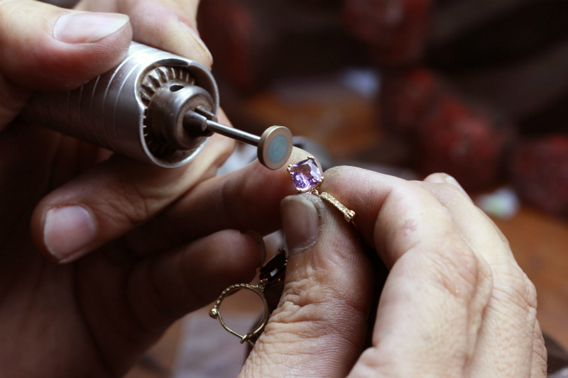 What to Do If Your Favorite Piece of Jewelry Broke in Charleston, SC